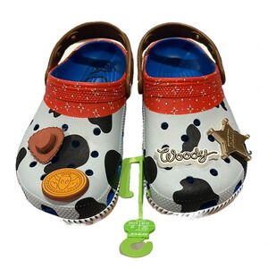 NWT Crocs Toy Story Woody Classic Clogs in size youth 2